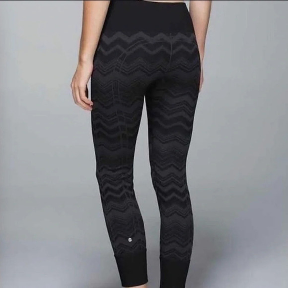 LULULEMON Ebb To Street Pant Chevron Compression Tight size 6 - Picture 7 of 7
